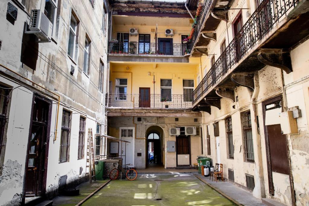 Studio Apartment Next To Famous Party House A38 — Photos 1